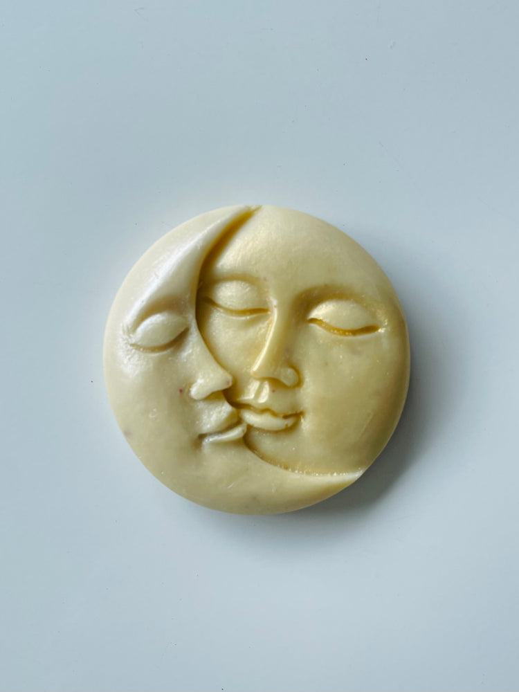 Moon Mendiant