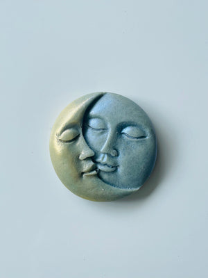 Moon Mendiant