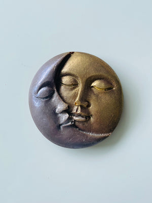 Moon Mendiant