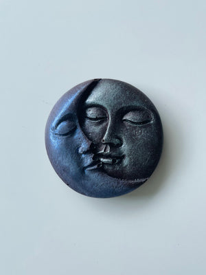 Moon Mendiant