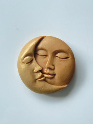 Moon Mendiant